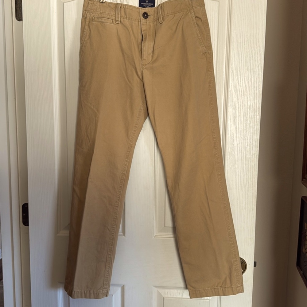 Men’s American Eagle khakis 
30x32